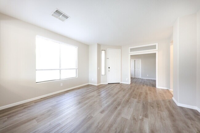 15233 W Banff Ln Surprise, AZ 85379 photo 5