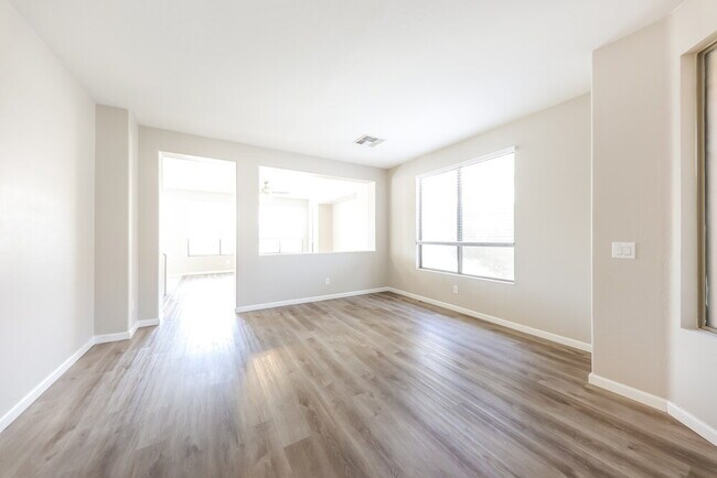 15233 W Banff Ln Surprise, AZ 85379 photo 4