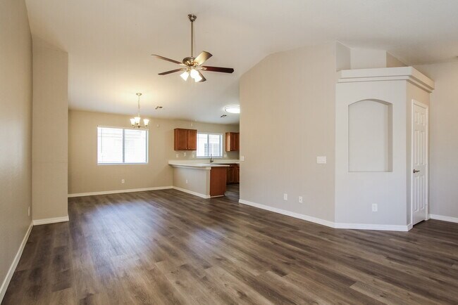 23257 W Cocopah St Buckeye, AZ 85326 photo 4