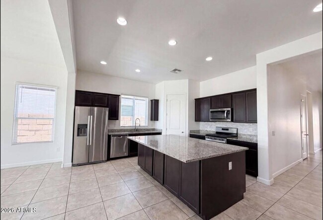 2528 N Comiskey Dr Florence, AZ 85132 photo 2
