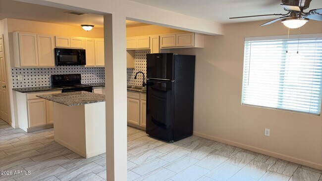6714 N 54th Ave Glendale, AZ 85301 photo 2