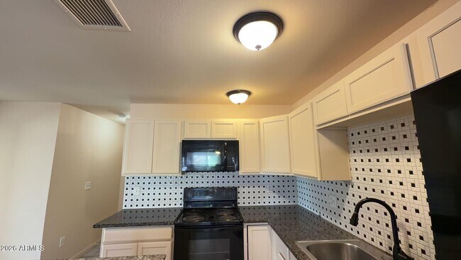 6714 N 54th Ave Glendale, AZ 85301 photo 5