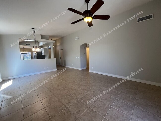 16261 N 91st Dr Peoria, AZ 85382 photo 5