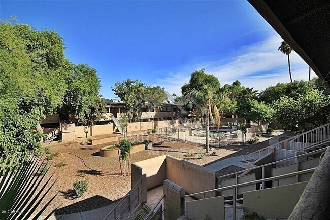 810 E Colter St Phoenix, AZ 85014 photo 2