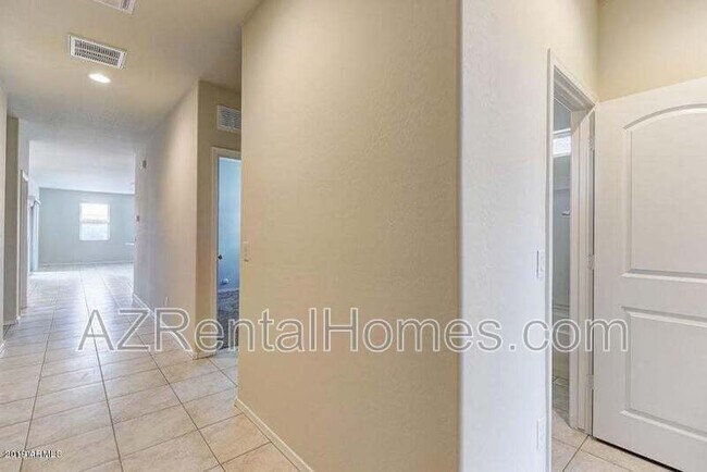 37748 W Bello Ln photo 4