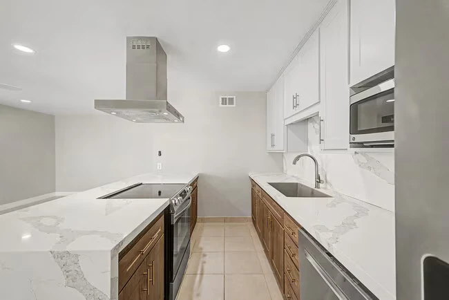 8730 E Rancho Vista Dr Scottsdale, AZ 85251 photo 5