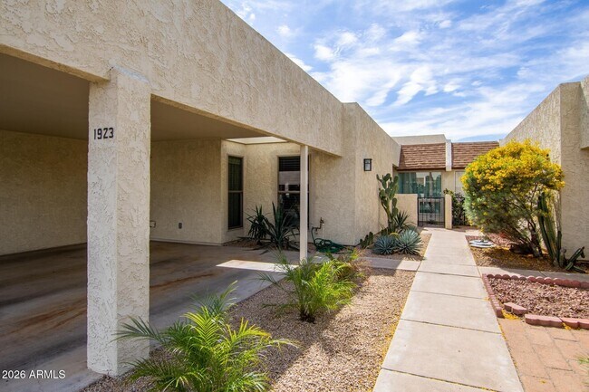1923 E Duke Dr Tempe, AZ 85283 photo 3
