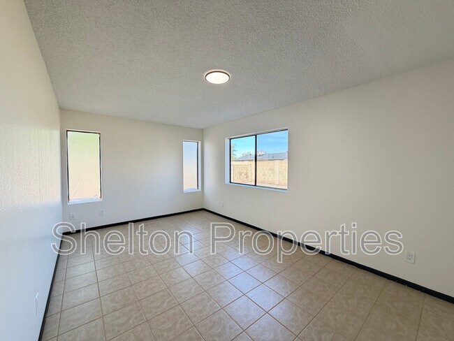 5239 N 78th Dr Glendale, AZ 85303 photo 5