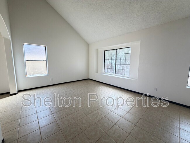 5239 N 78th Dr Glendale, AZ 85303 photo 3