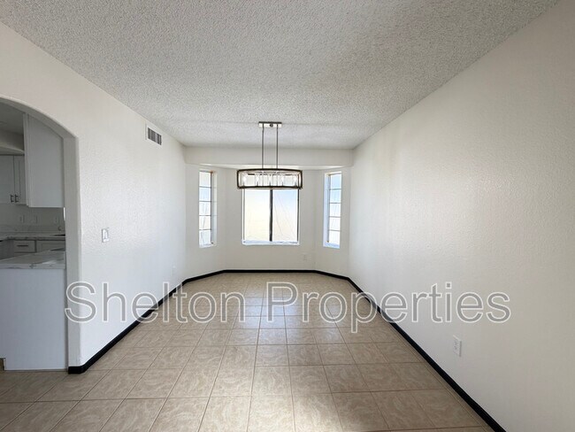 5239 N 78th Dr Glendale, AZ 85303 photo 4