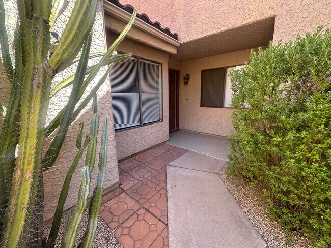 312 E Larkspur Ln Tempe, AZ 85288 photo 3