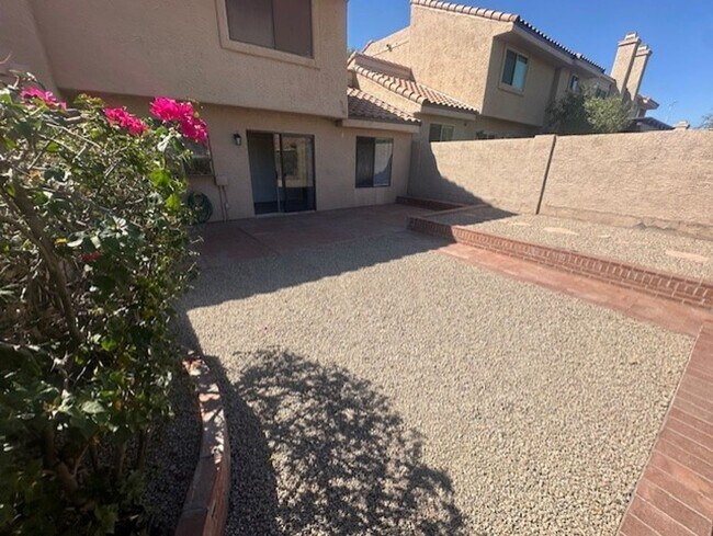 312 E Larkspur Ln Tempe, AZ 85288 photo 4