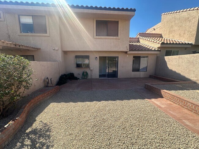 312 E Larkspur Ln Tempe, AZ 85288 photo 2