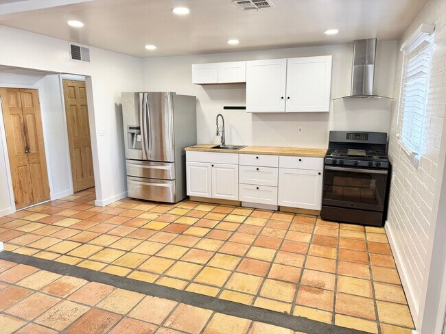 705 W University Dr Mesa, AZ 85201 photo 2