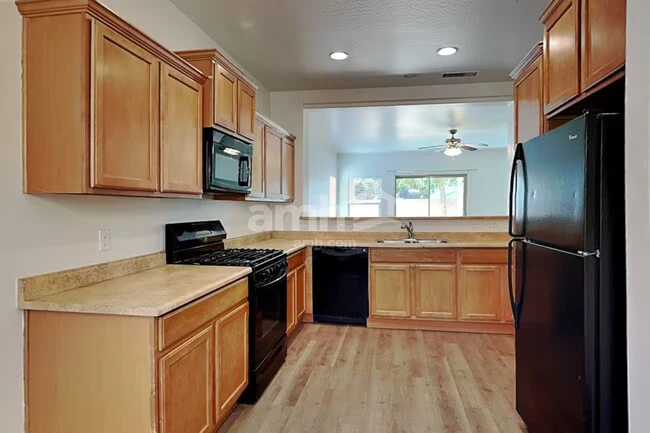 18641 W Mission Ln Waddell, AZ 85355 photo 3