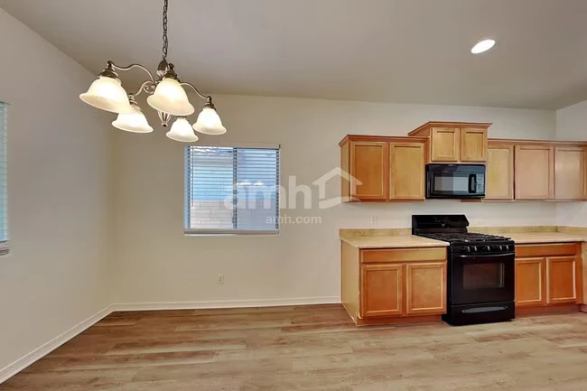 18641 W Mission Ln Waddell, AZ 85355 photo 4
