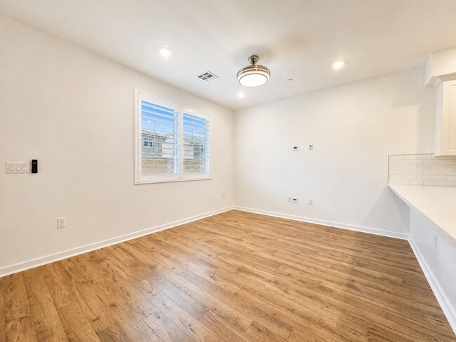 33221 Opal Glass Dr Winchester, CA 92596 photo 4