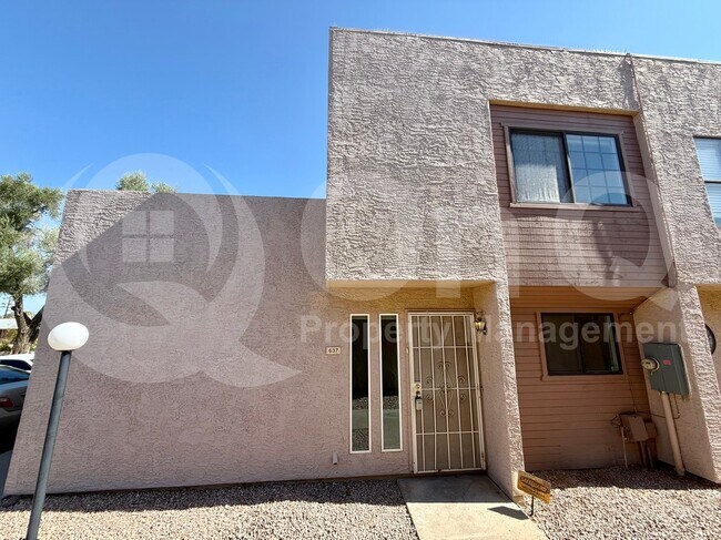 637 W 13th St photo 2