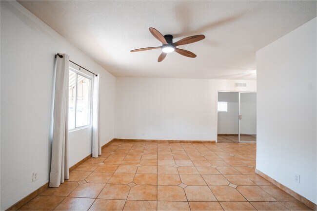 1410 W Clarendon Ave Phoenix, AZ 85013 photo 4