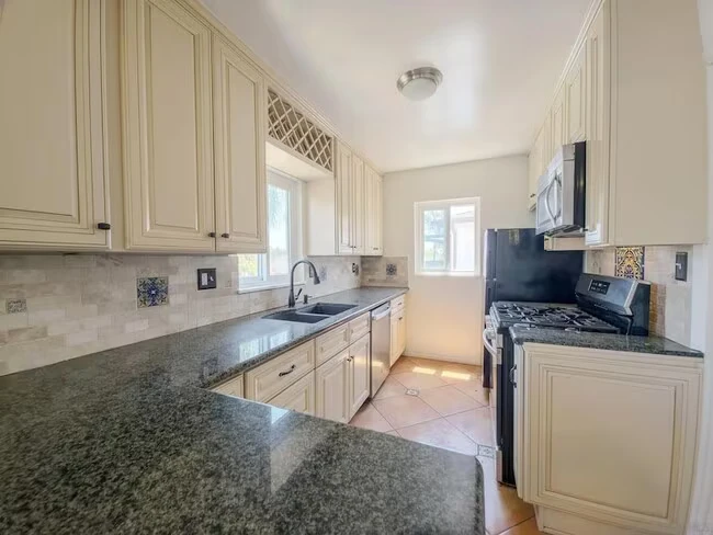 4635 Virginia Ave San Diego, CA 92115 photo 4