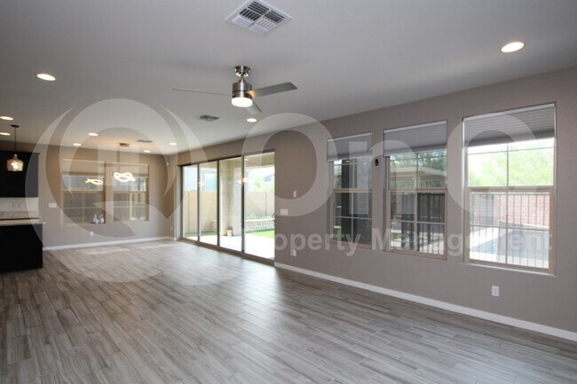 824 E Ashurst Dr Phoenix, AZ 85048 photo 3