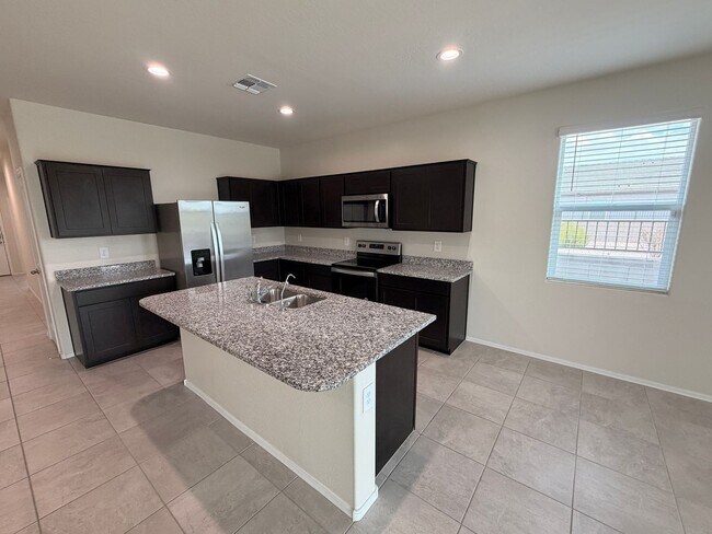 18609 W Bronco Trl Wittmann, AZ 85361 photo 3