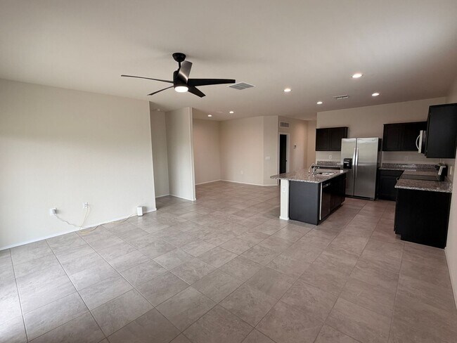 18609 W Bronco Trl Wittmann, AZ 85361 photo 5