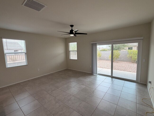 18609 W Bronco Trl Wittmann, AZ 85361 photo 4