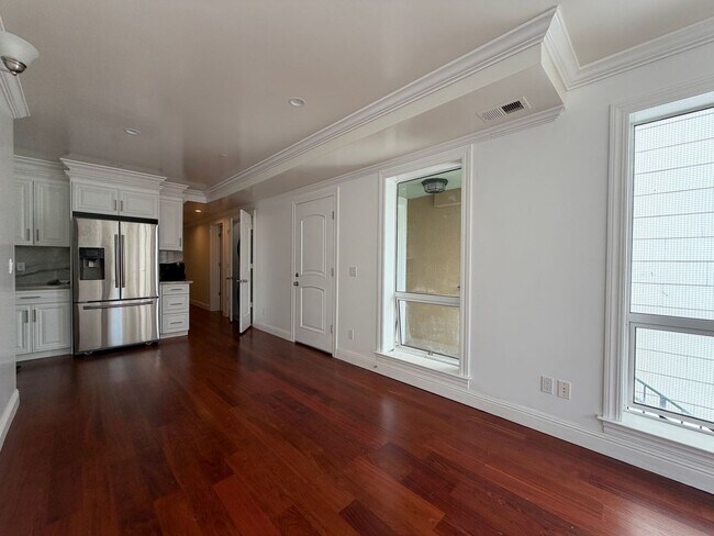 261- A Dolores St photo 2