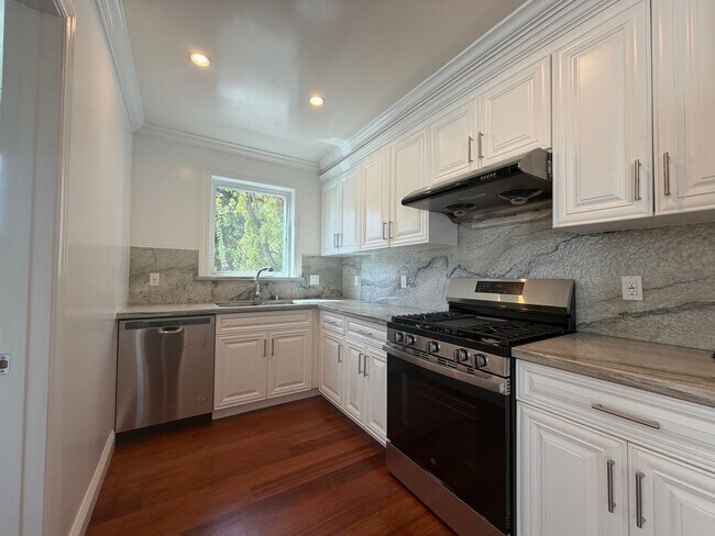 261- A Dolores St photo 5