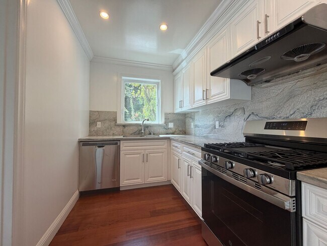 261- A Dolores St photo 3