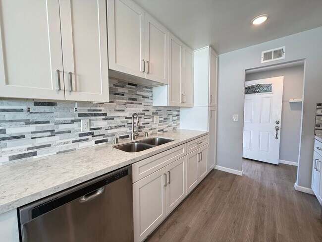 551 Glencrest Dr San Diego, CA 92139 photo 2