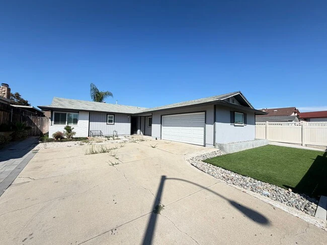 551 Glencrest Dr San Diego, CA 92139