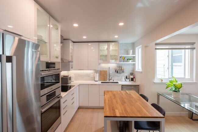 1604 Church St San Francisco, CA 94131 photo 3