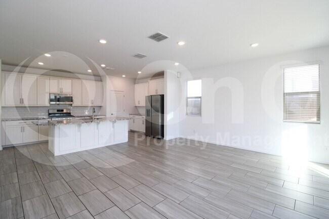9225 W Willow Bend Ln Phoenix, AZ 85037 photo 5