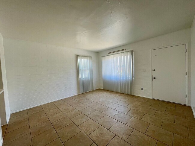 325 Roanoke Rd El Cajon, CA 92020 photo 3