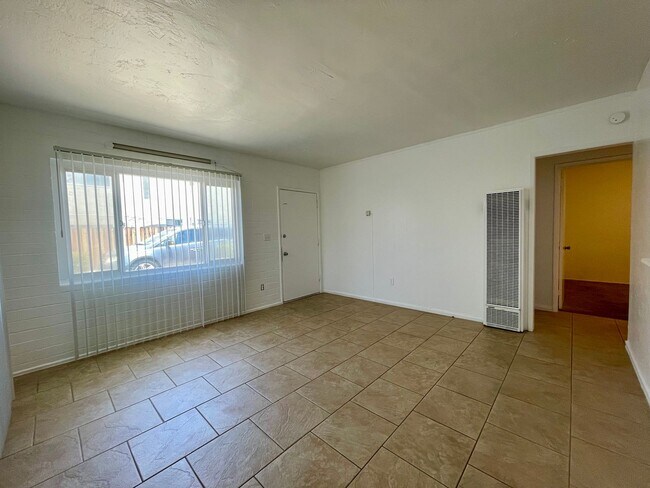 325 Roanoke Rd El Cajon, CA 92020 photo 2