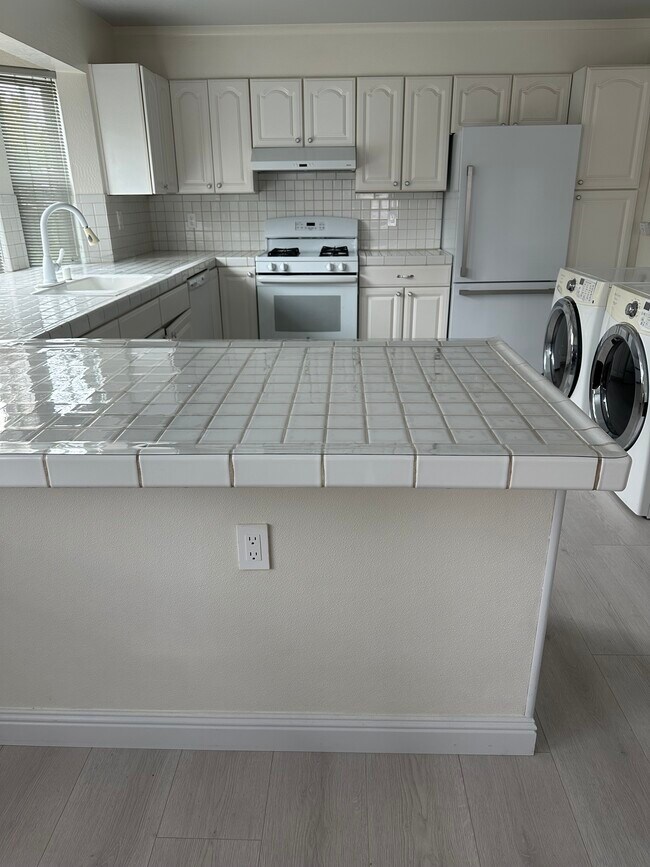 763 15th St Oakland, CA 94612 photo 2