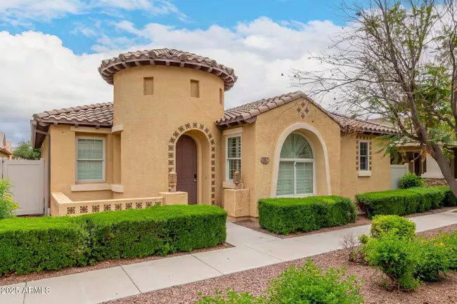 1162 S Agnes Ln Gilbert, AZ 85296 photo 2