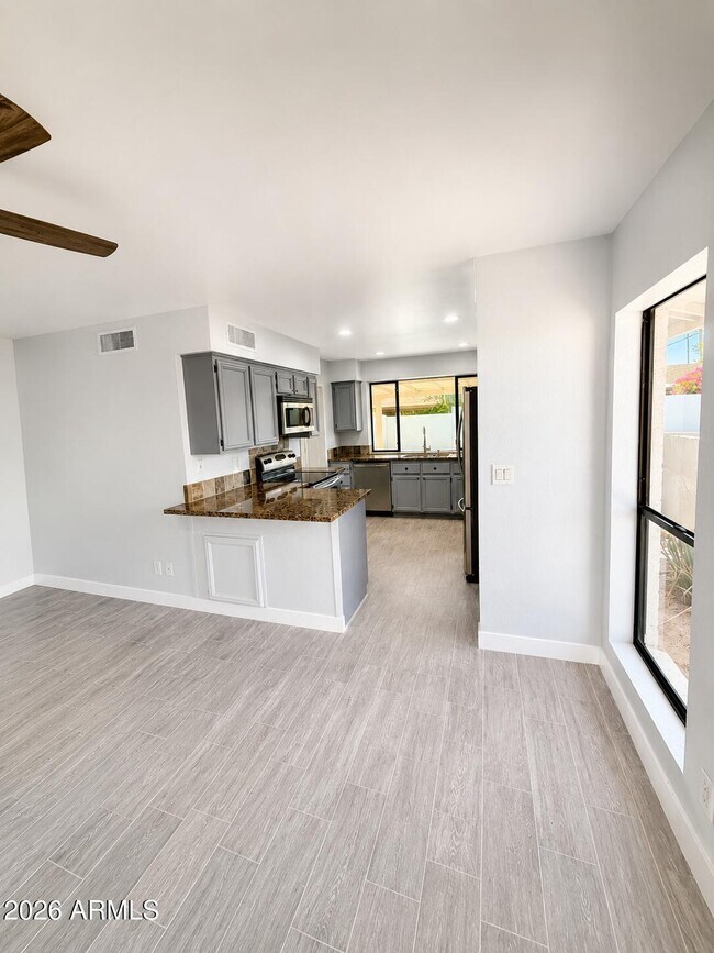 6714 E Paradise Ln Scottsdale, AZ 85254 photo 5