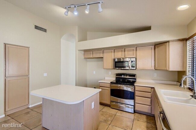 15271 W Eureka Trail Surprise, AZ 85374 photo 2