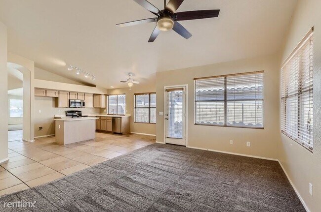 15271 W Eureka Trail Surprise, AZ 85374 photo 4