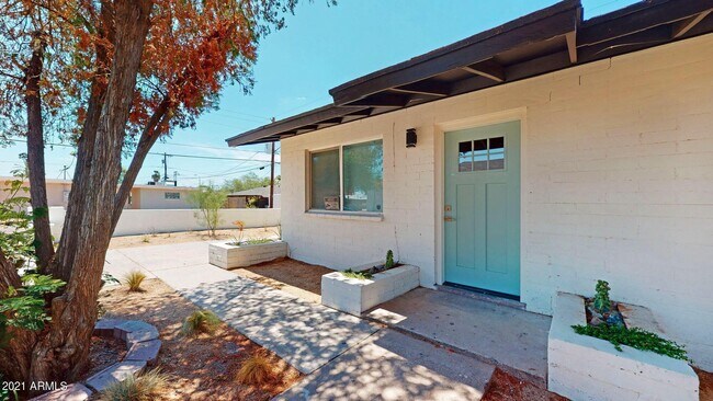 3942 E Earll Dr Phoenix, AZ 85018 photo 3