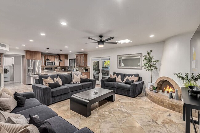 5826 E Waltann Ln Scottsdale, AZ 85254 photo 2