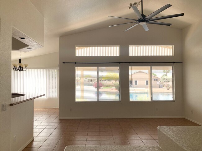 11015 W Chino Dr Sun City, AZ 85373 photo 2