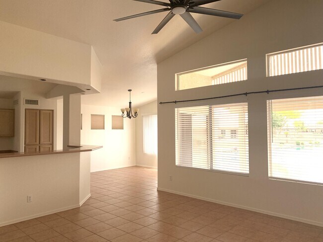 11015 W Chino Dr Sun City, AZ 85373 photo 4