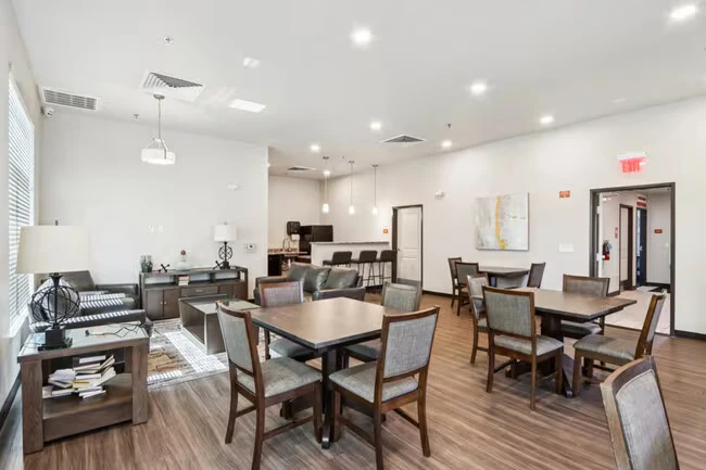 Lynne Village Apartments photo 4