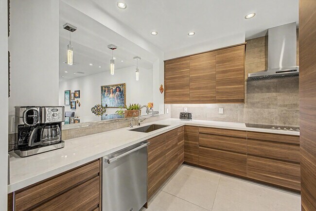 3057 E Rose Ln Phoenix, AZ 85016 photo 3