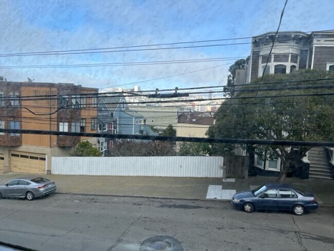 1333 Lyon St San Francisco, CA 94115 photo 3