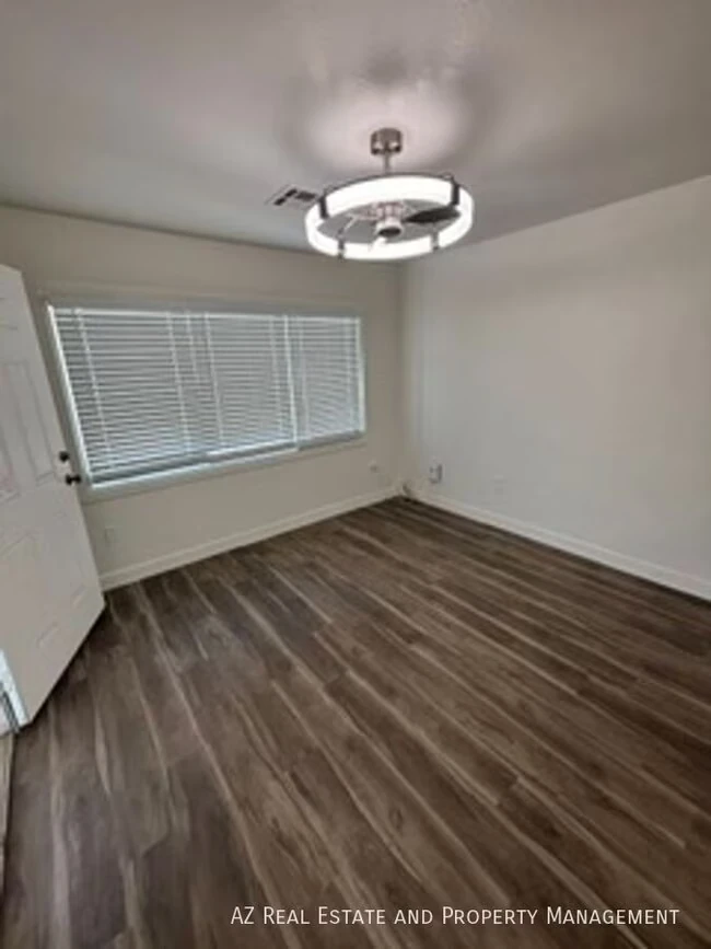 502 E Cody Dr Phoenix, AZ 85040 photo 4
